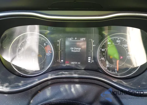 2019 Jeep Cherokee Latitude Plus 4X4 z USA, uszkodzony, nr VIN 1C4PJMLB5KD134255